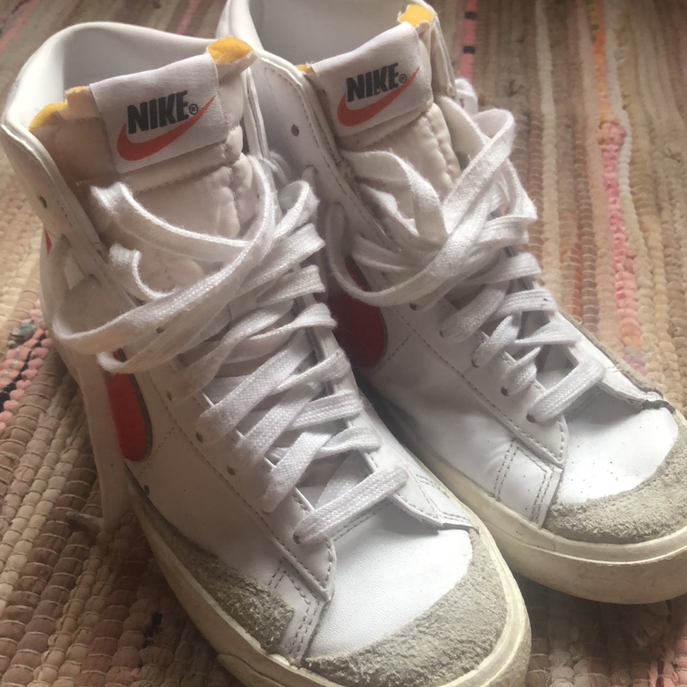 Mid condition Nike blazers with red swoosh